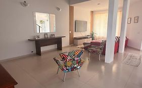 Casa na praia de Bertioga com piscina e churrasqueira
